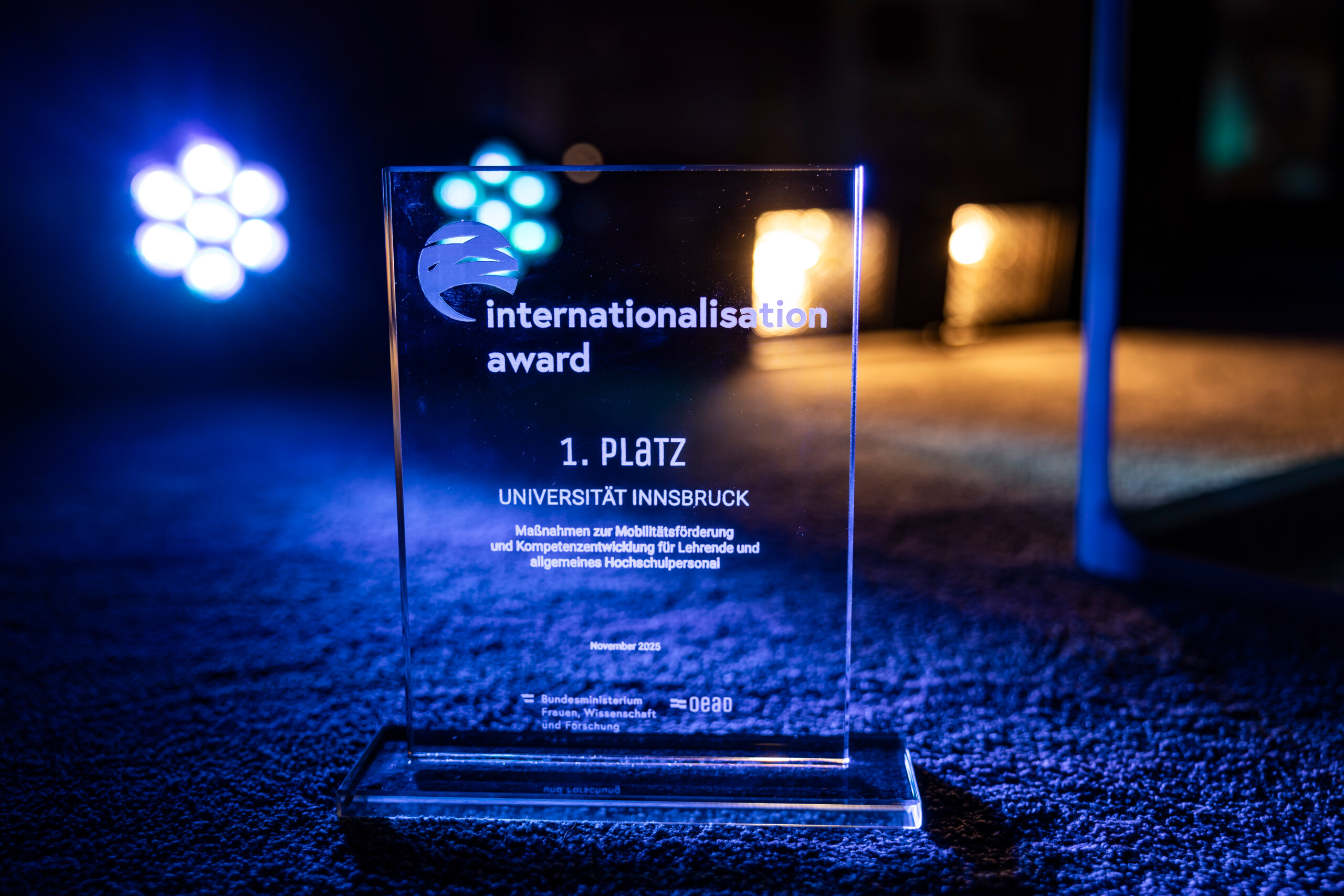 Trophy of the Internationalisation Award 2025, Copyright: OeAD/APA-Fotoservice/Hetfleisch